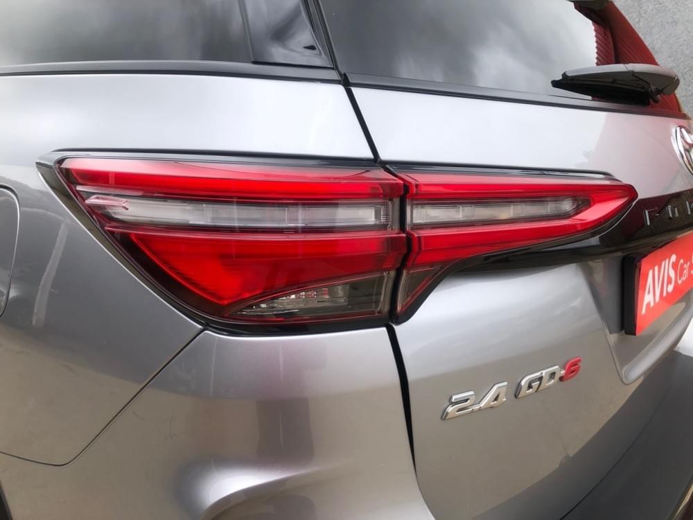 Toyota Fortuner 2.4 Gd-6 Rb At
