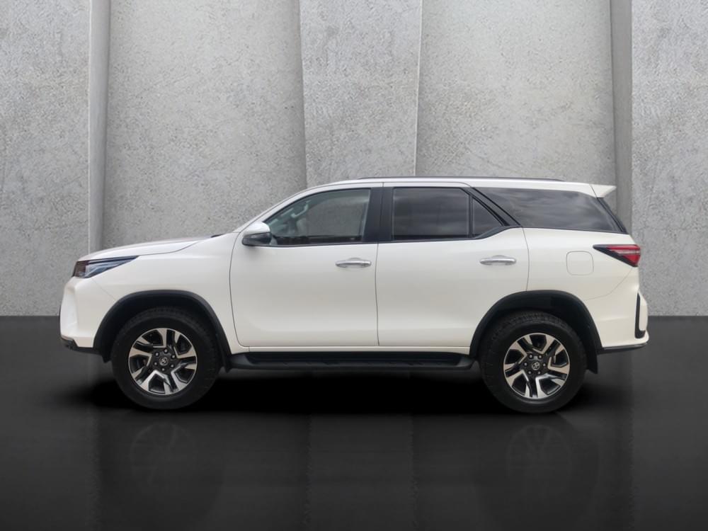 Toyota Fortuner 2.4 Gd-6 Rb At