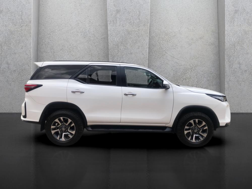 Toyota Fortuner 2.4 Gd-6 Rb At