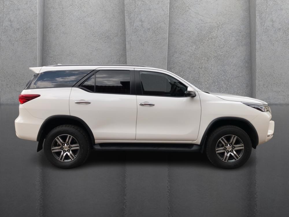 Toyota Fortuner 2.4 Gd-6 4X4 At