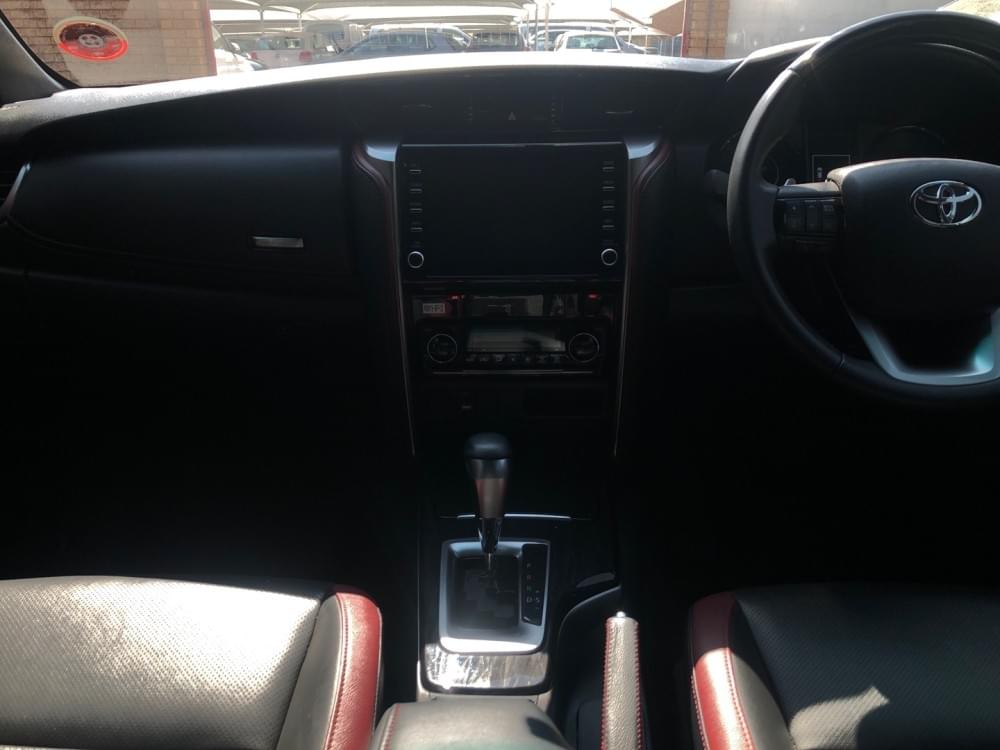 Toyota Fortuner 2.8 Gd-6 Rb At