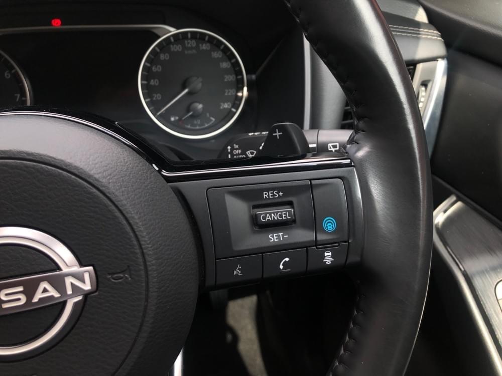 Nissan Qashqai 1.3T Acenta Xtronic 2-Tone