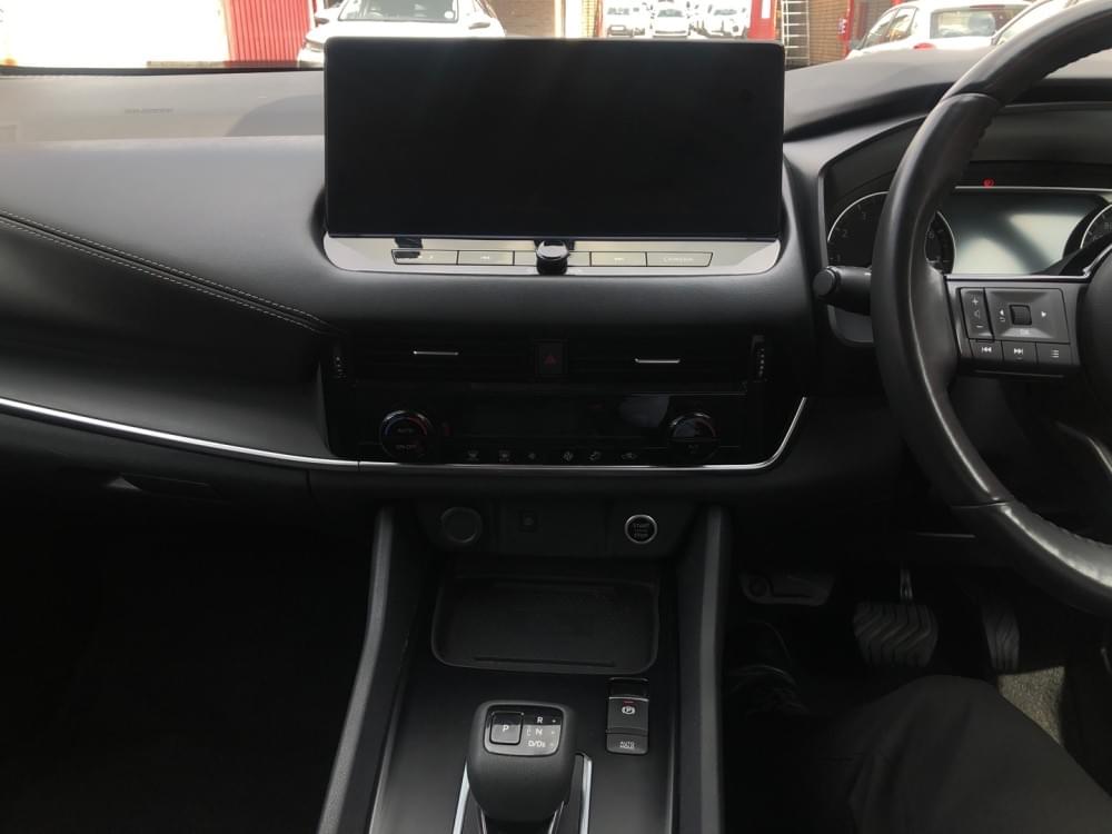 Nissan Qashqai 1.3T Acenta Xtronic 2-Tone