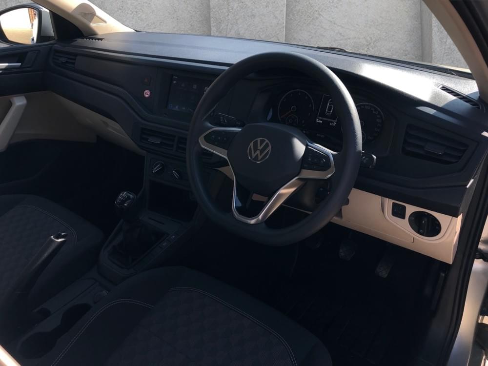 Volkswagen Polo Sedan 1.6 Base