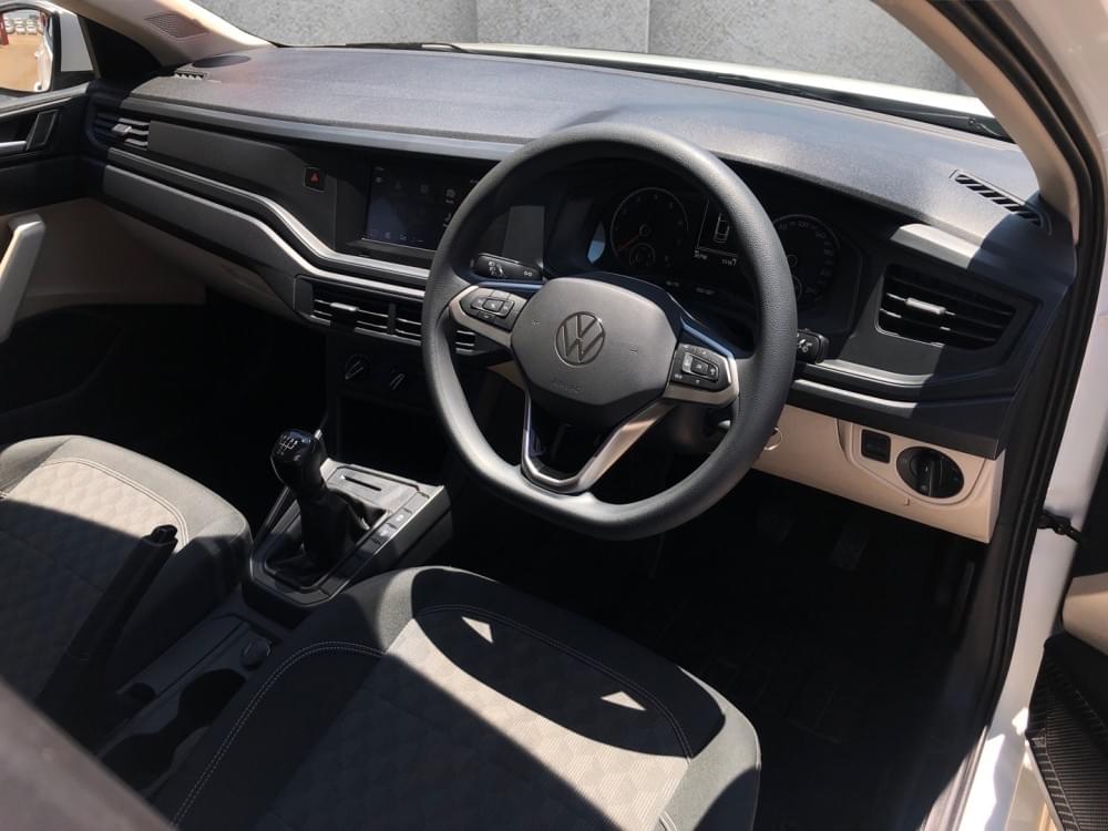 Volkswagen Polo Sedan 1.6 Base