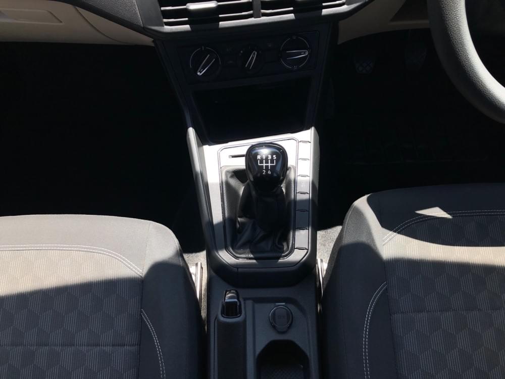Volkswagen Polo Sedan 1.6 Base