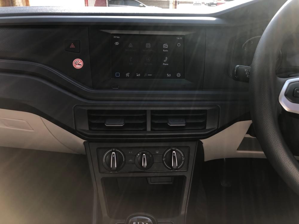 Volkswagen Polo Sedan 1.6 Base