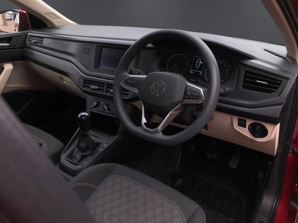 Volkswagen Polo Sedan 1.6 Base