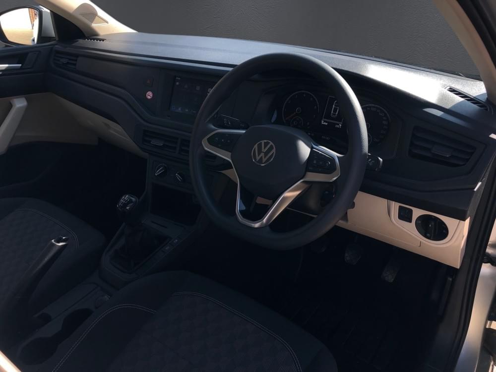 Volkswagen Polo Sedan 1.6 Base