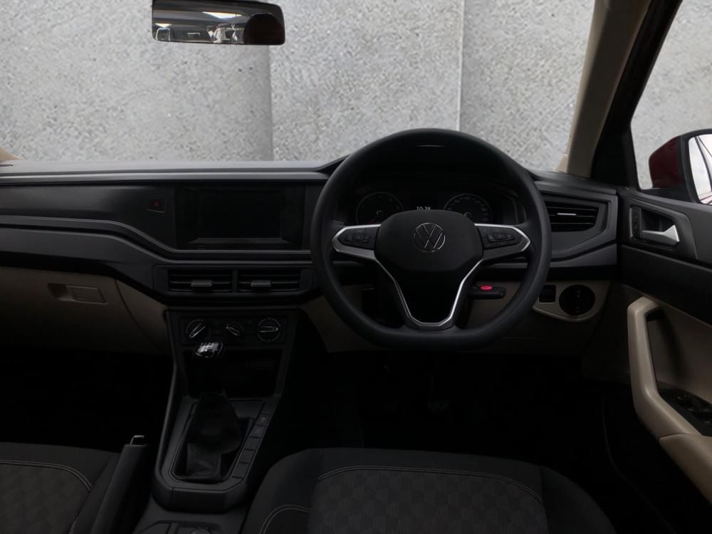 Volkswagen Polo Sedan 1.6 Base