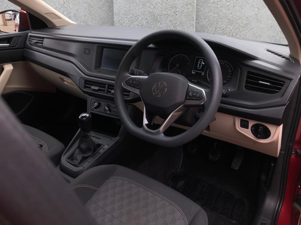 Volkswagen Polo Sedan 1.6 Base