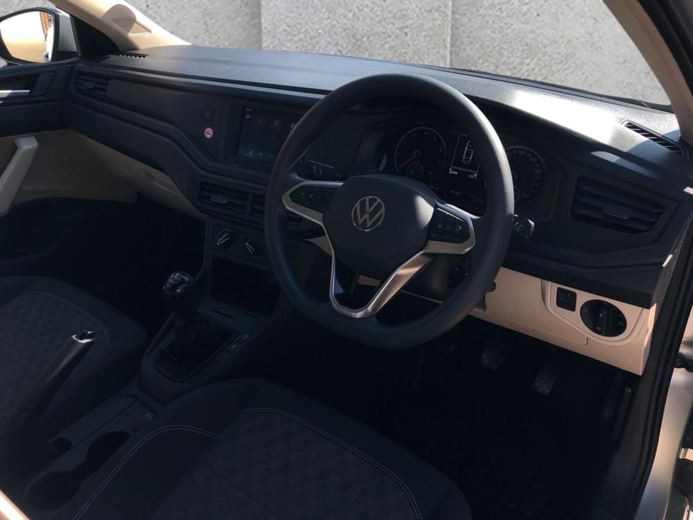 Volkswagen Polo Sedan 1.6 Base