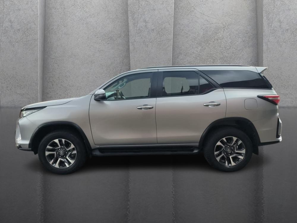 Toyota Fortuner 2.4 Gd-6 Rb At