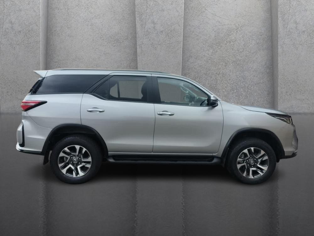Toyota Fortuner 2.4 Gd-6 Rb At