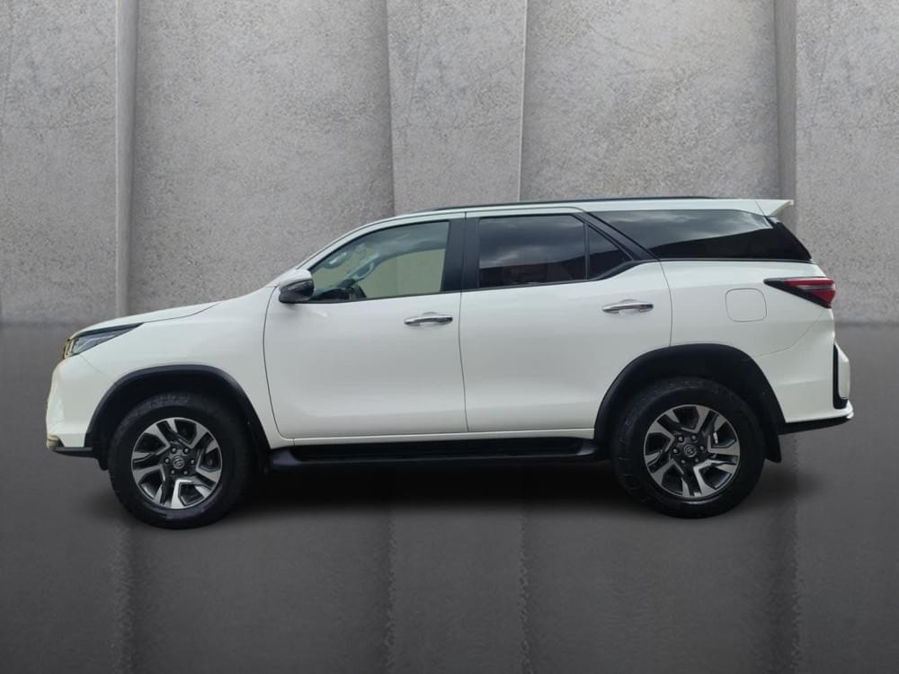 Toyota Fortuner 2.4 Gd-6 Rb At