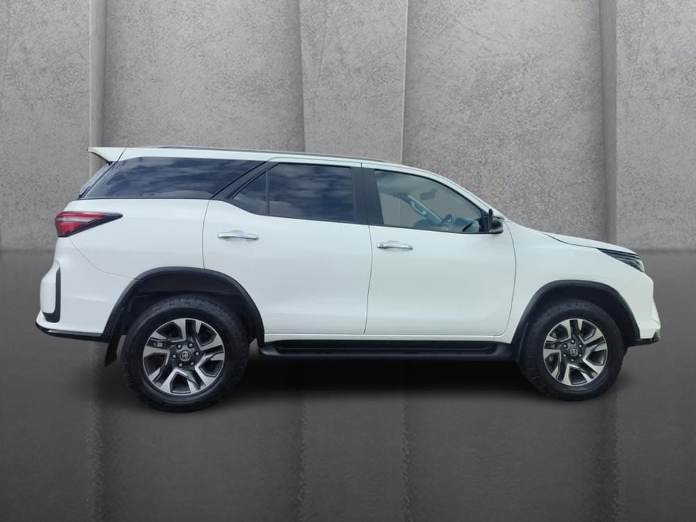 Toyota Fortuner 2.4 Gd-6 Rb At