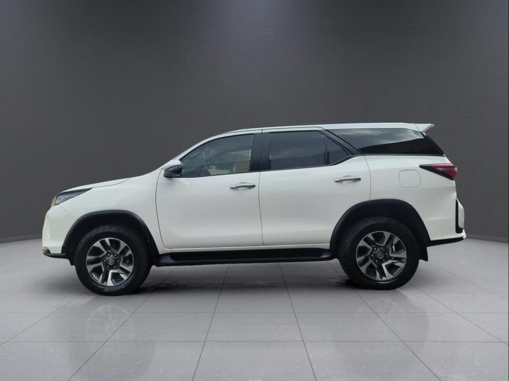 Toyota Fortuner 2.4 Gd-6 Rb At