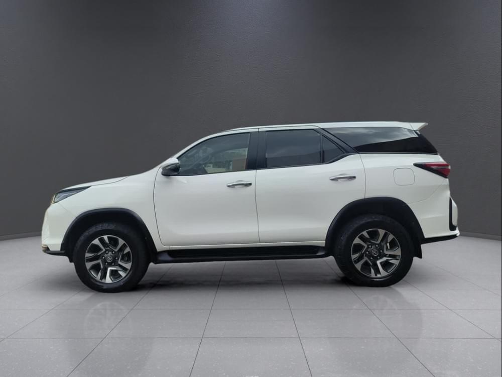 Toyota Fortuner 2.4 Gd-6 Rb At