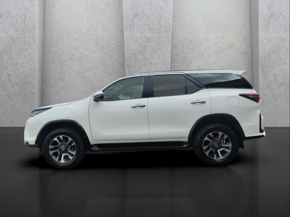 Toyota Fortuner 2.4 Gd-6 Rb At