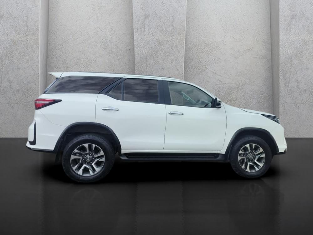 Toyota Fortuner 2.4 Gd-6 Rb At