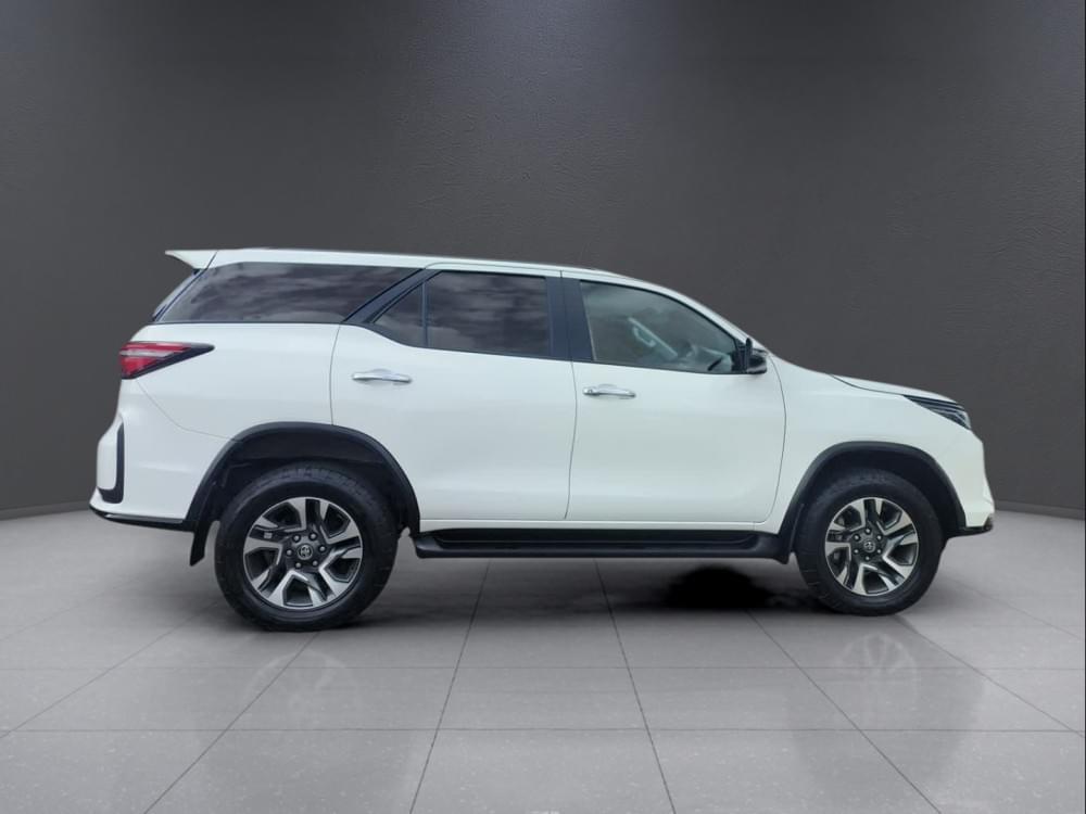 Toyota Fortuner 2.4 Gd-6 Rb At