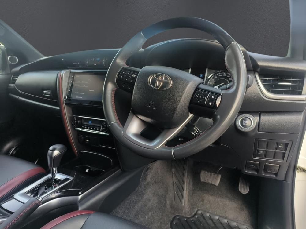Toyota Fortuner 2.4 Gd-6 Rb At