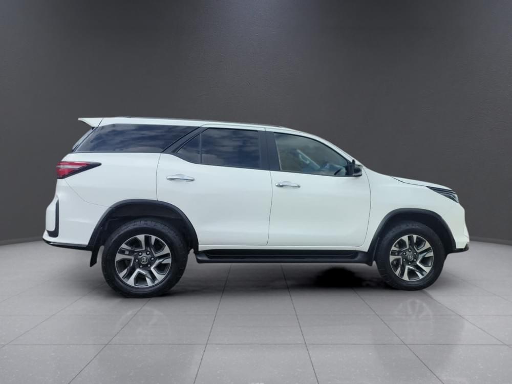 Toyota Fortuner 2.4 Gd-6 Rb At