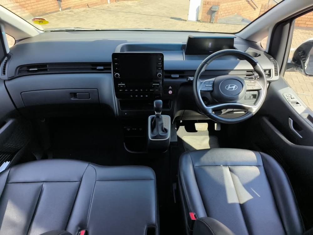 Hyundai Staria 2.2D Executive 9 Seater At