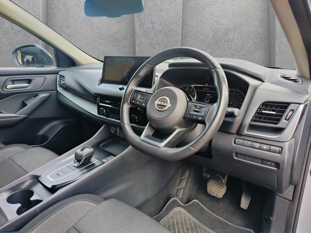 Nissan Qashqai 1.3T Acenta Xtronic 2-Tone
