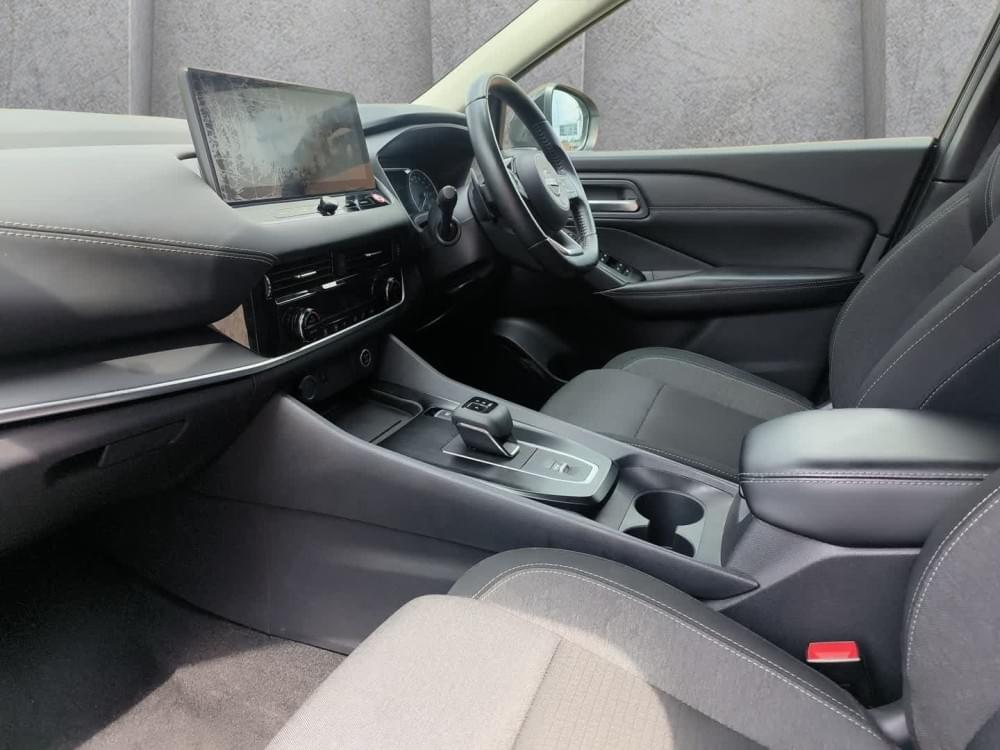 Nissan Qashqai 1.3T Acenta Xtronic 2-Tone