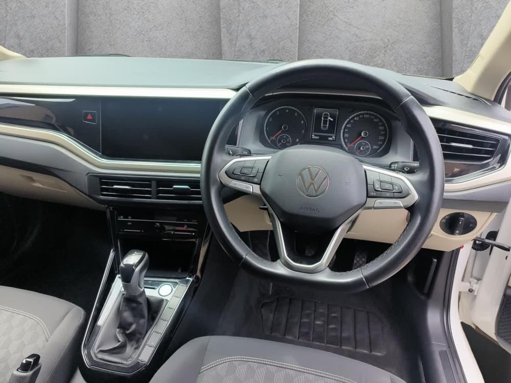 Volkswagen Polo Sedan 1.6 Life Tiptronic