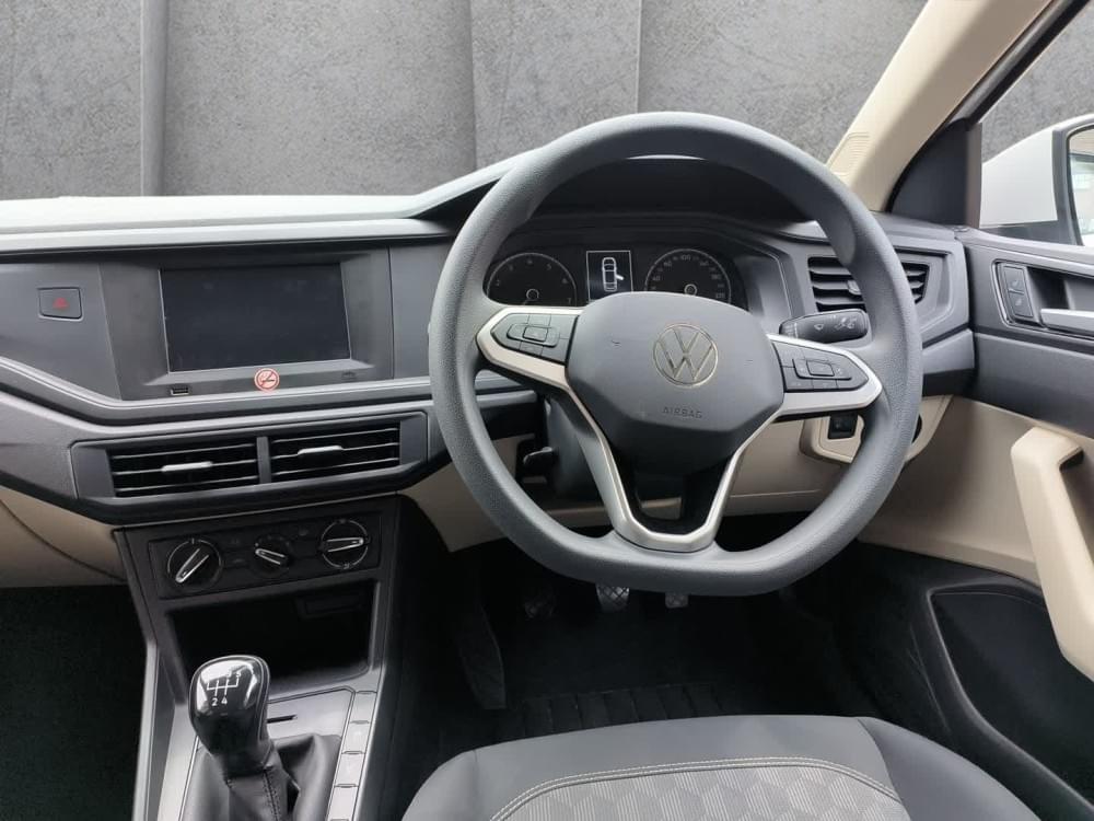 Volkswagen Polo Sedan 1.6 Base
