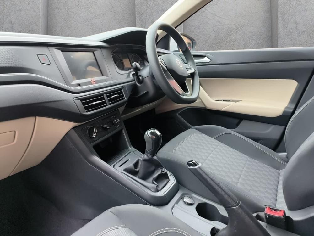 Volkswagen Polo Sedan 1.6 Base