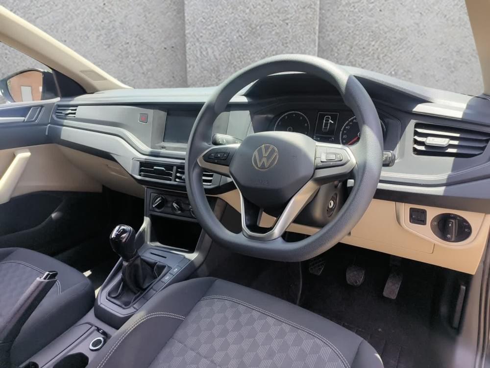 Volkswagen Polo Sedan 1.6 Base