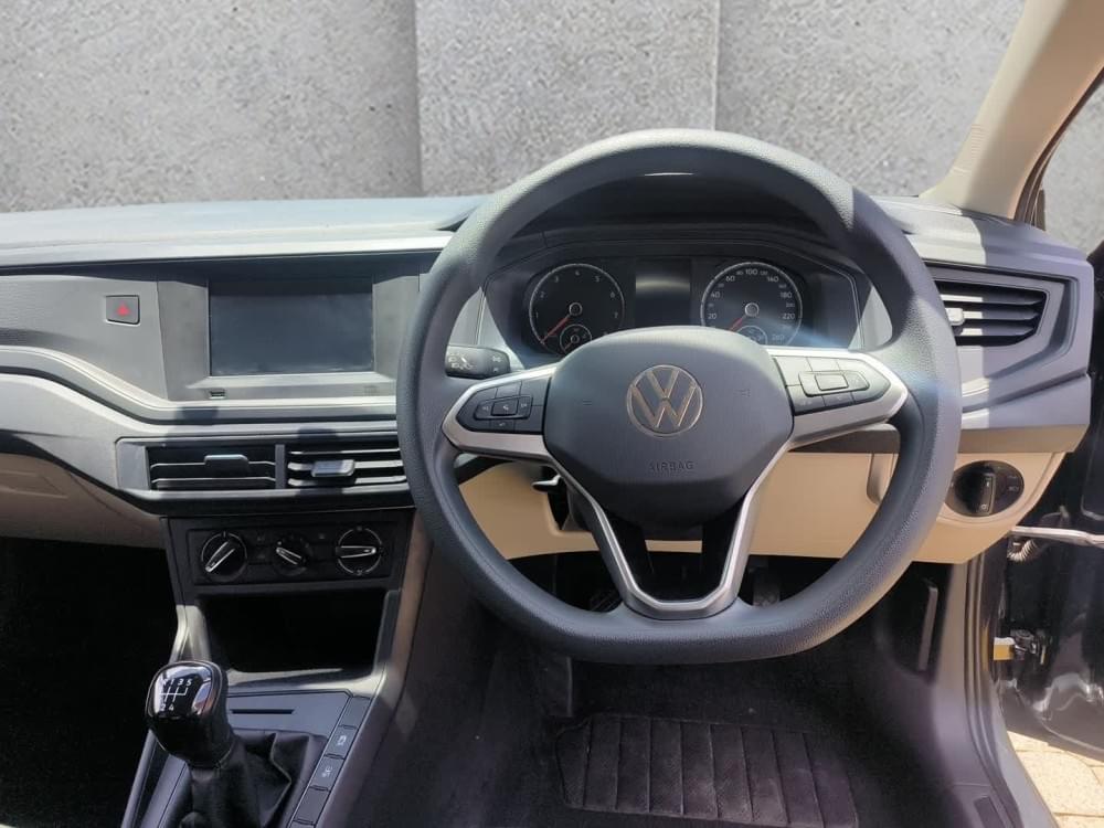 Volkswagen Polo Sedan 1.6 Base