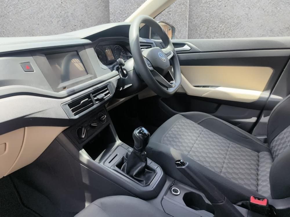 Volkswagen Polo Sedan 1.6 Base