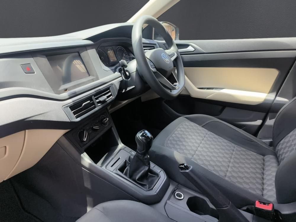 Volkswagen Polo Sedan 1.6 Base