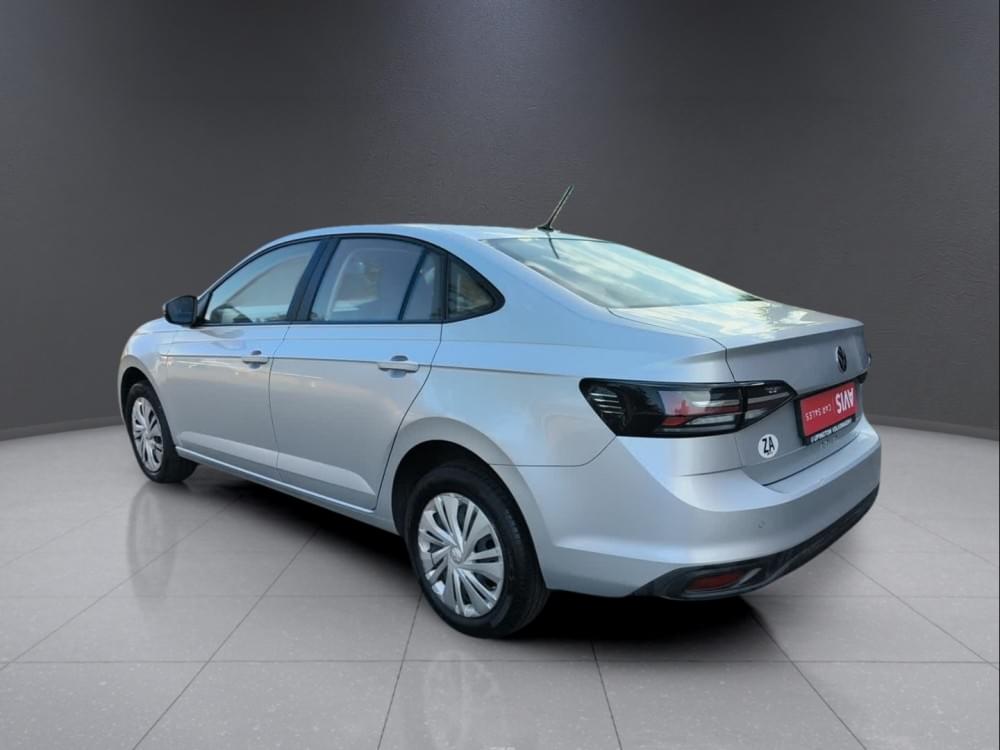 Volkswagen Polo Sedan 1.6 Base