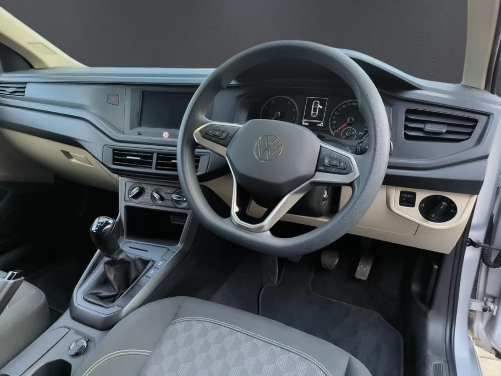 Volkswagen Polo Sedan 1.6 Base