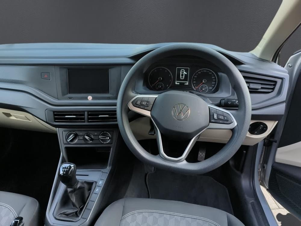 Volkswagen Polo Sedan 1.6 Base
