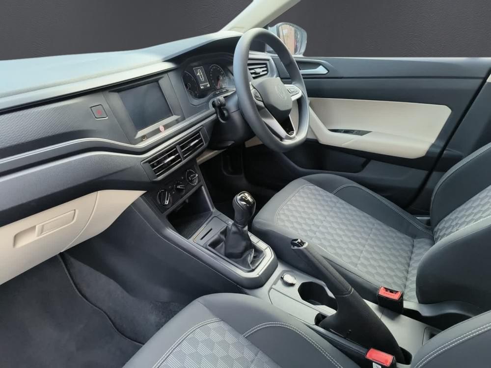 Volkswagen Polo Sedan 1.6 Base