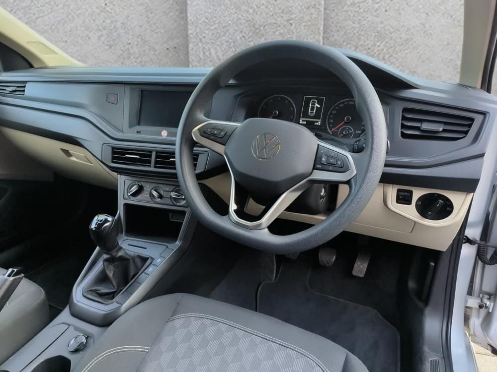 Volkswagen Polo Sedan 1.6 Base