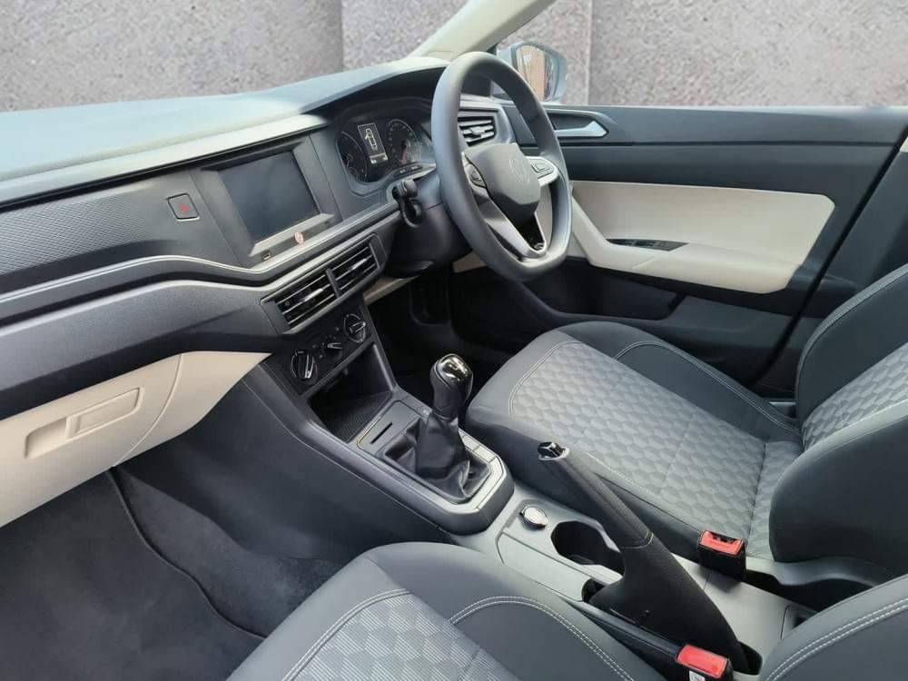 Volkswagen Polo Sedan 1.6 Base