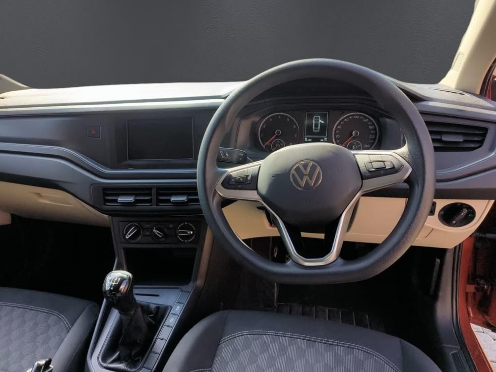 Volkswagen Polo Sedan 1.6 Base