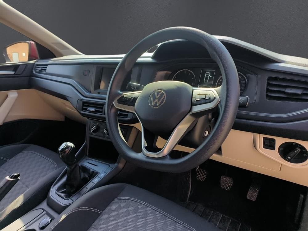 Volkswagen Polo Sedan 1.6 Base