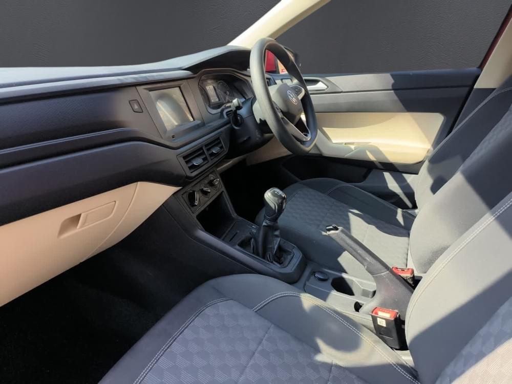 Volkswagen Polo Sedan 1.6 Base