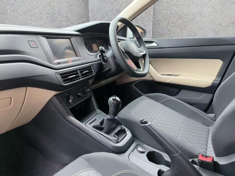 Volkswagen Polo Sedan 1.6 Base