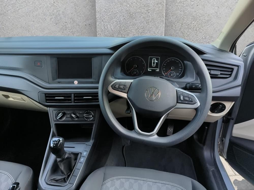 Volkswagen Polo Sedan 1.6 Base