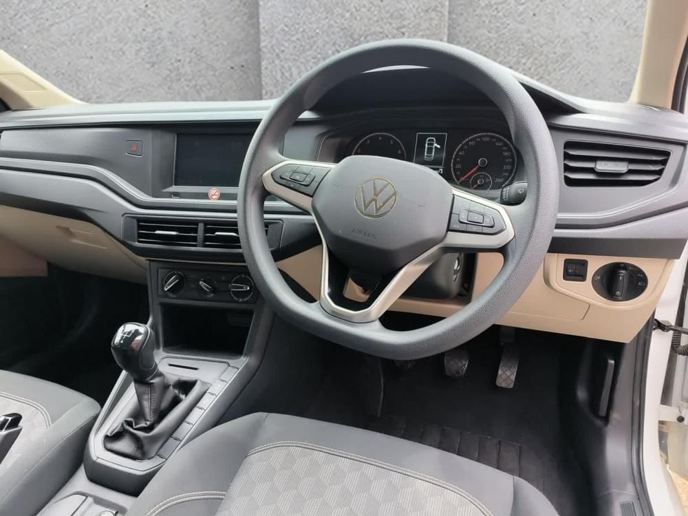 Volkswagen Polo Sedan 1.6 Base