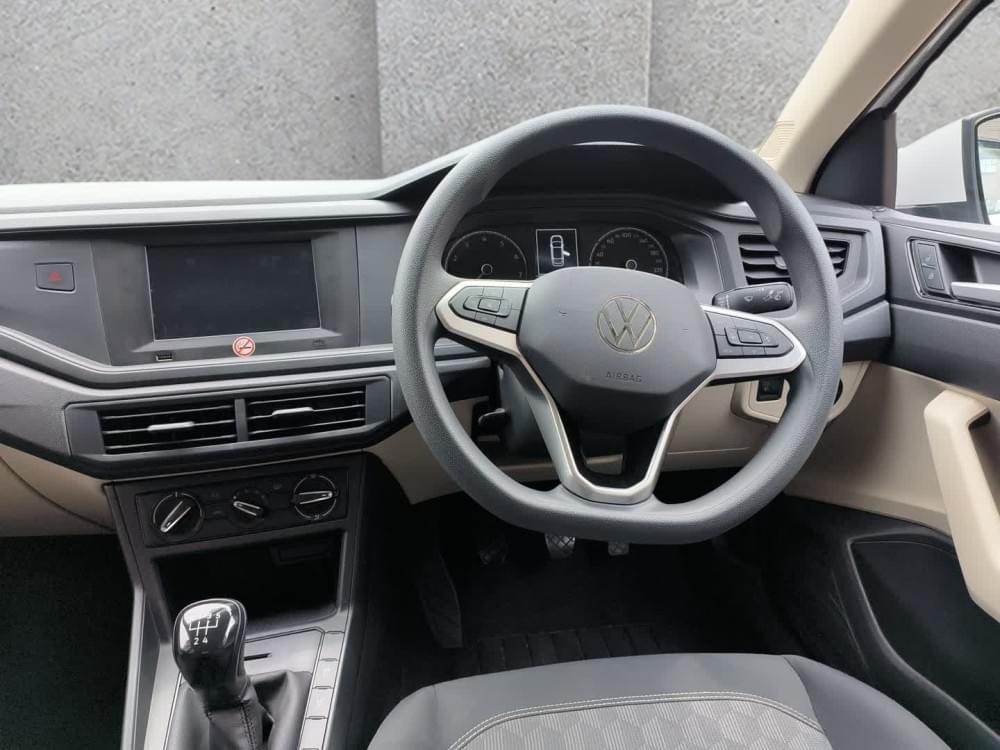 Volkswagen Polo Sedan 1.6 Base